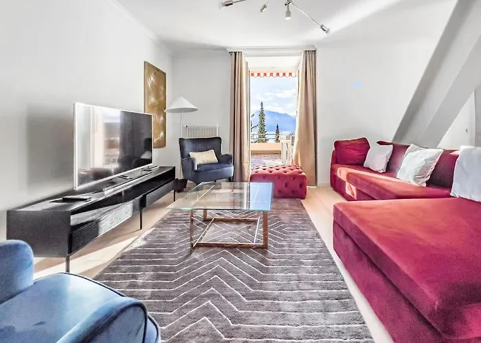 Chic 2 Bedroom Apartment Near Chillion Castle