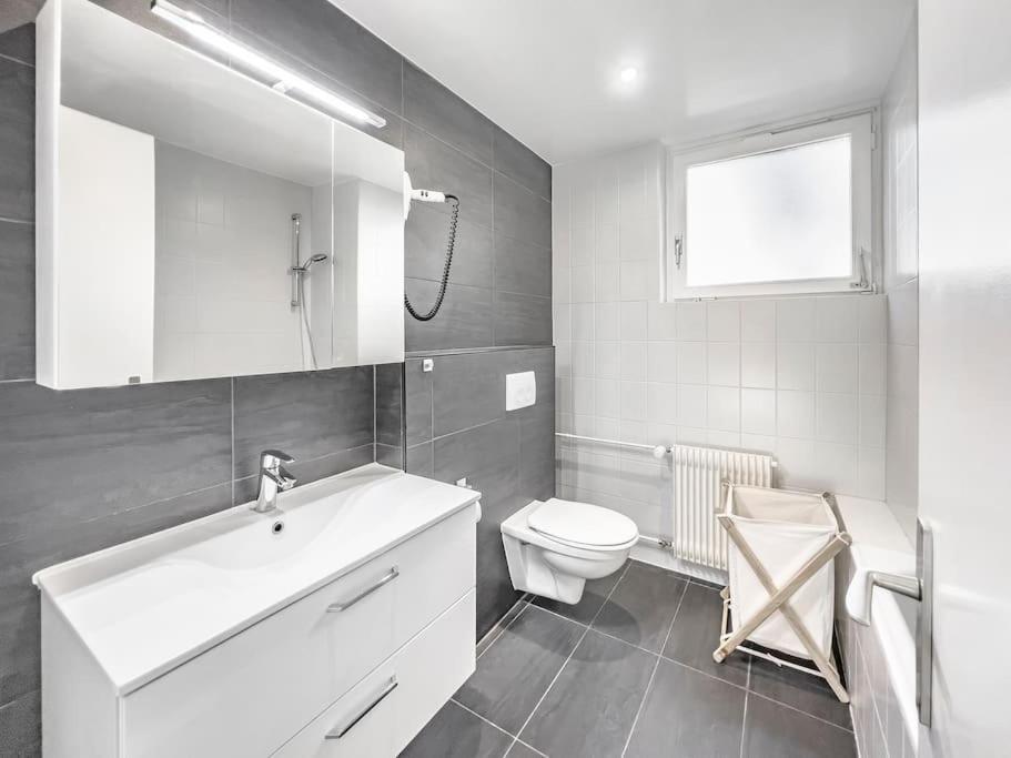Chic 2 Bedroom Near Chillion Castle Apartment *